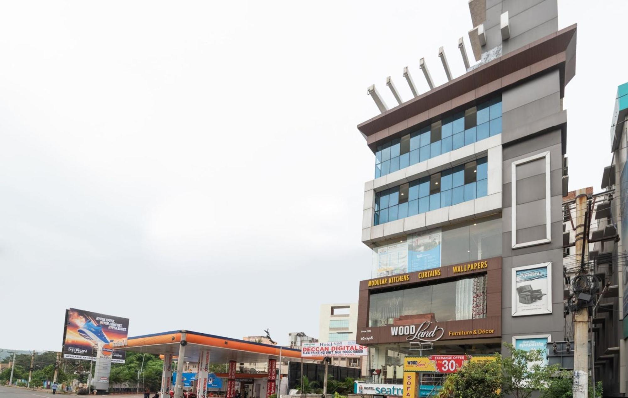Super Capital O Seatree Hotel Raspari Palao Exterior photo