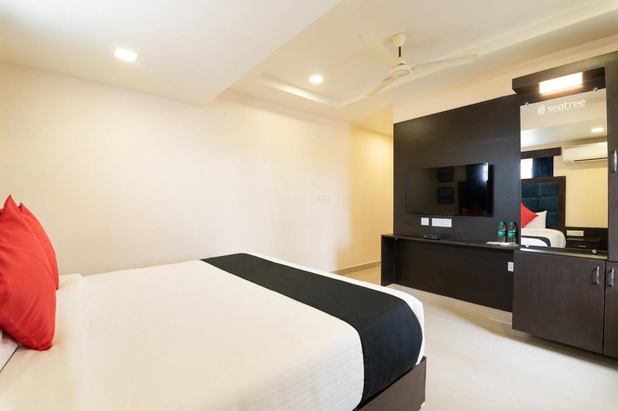 Super Capital O Seatree Hotel Raspari Palao Exterior photo